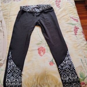 Black and White Geometric Leggings